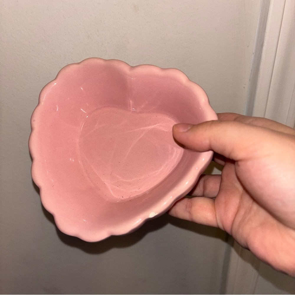 Pink Heart Shaped Scalloped Pedestal Ceramic Bowl - Picture 6 of 16